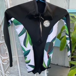 Rip Curl long sleeve womens wet suit.